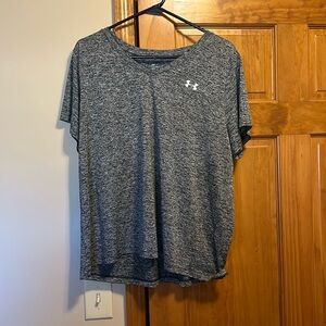 Women’s Under Armour v-neck T-shirt. Size 1X. Loose fit